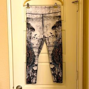 Evolución & Creation unique leggings. Size L.